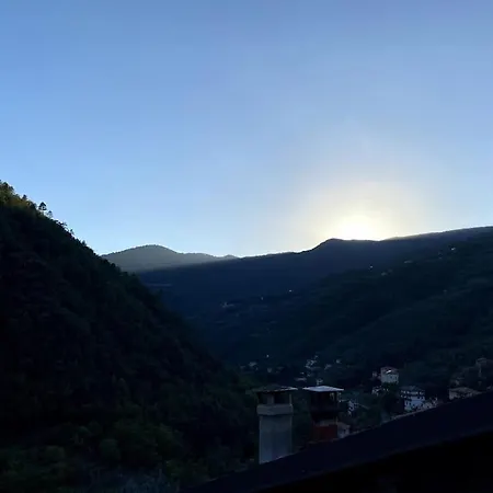 Villa Iconic Italian Townhouse W Rooftop Terrace & Mountain View,