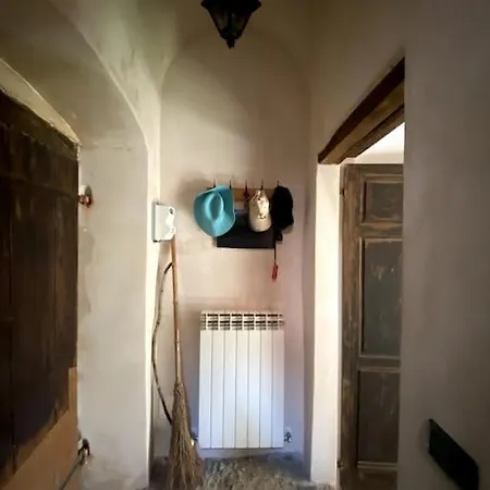 Iconic Italian Townhouse W Rooftop Terrace & Mountain View, Pigna