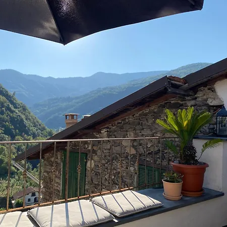 Iconic Italian Townhouse W Rooftop Terrace & Mountain View, Villa Pigna