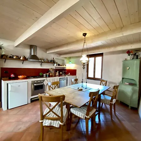 Villa Iconic Italian Townhouse W Rooftop Terrace & Mountain View,