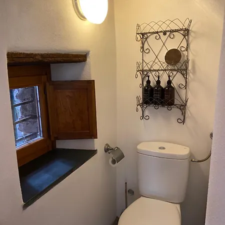 Villa Iconic Italian Townhouse W Rooftop Terrace & Mountain View, Pigna