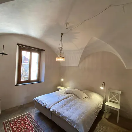 Iconic Italian Townhouse W Rooftop Terrace & Mountain View,