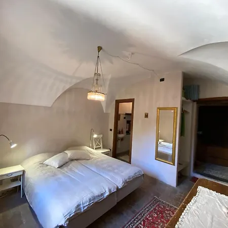 Iconic Italian Townhouse W Rooftop Terrace & Mountain View, Villa