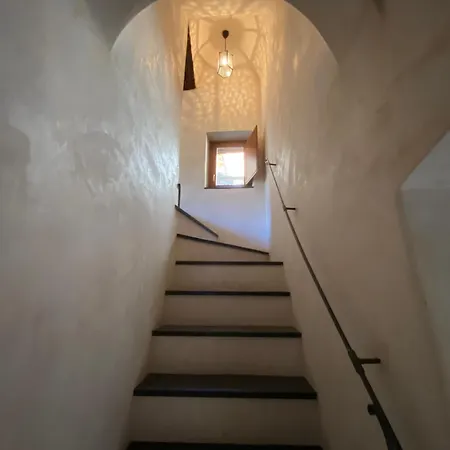 Iconic Italian Townhouse W Rooftop Terrace & Mountain View, Villa