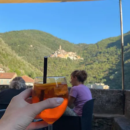 Iconic Italian Townhouse W Rooftop Terrace & Mountain View, Villa