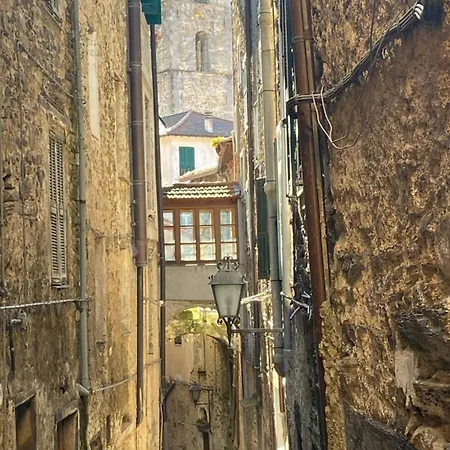 فيلة Iconic Italian Townhouse W Rooftop Terrace & Mountain View, *