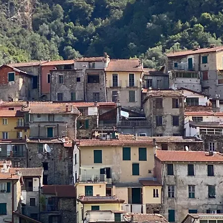 Iconic Italian Townhouse W Rooftop Terrace & Mountain View,