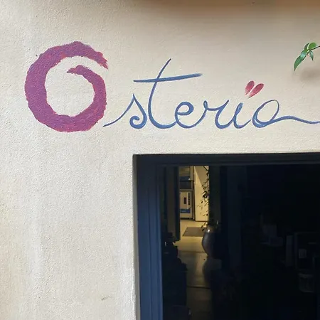 Iconic Italian Townhouse W Rooftop Terrace & Mountain View, فيلة