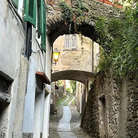 Villa Iconic Italian Townhouse W Rooftop Terrace & Mountain View,