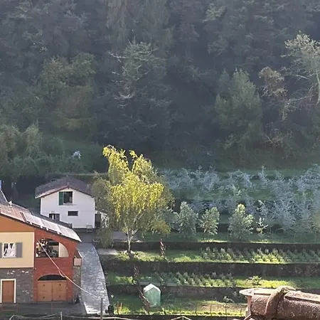 Iconic Italian Townhouse W Rooftop Terrace & Mountain View, Villa *