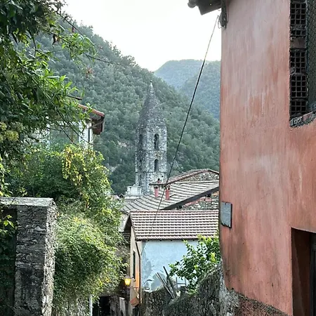 Iconic Italian Townhouse W Rooftop Terrace & Mountain View, Villa Pigna