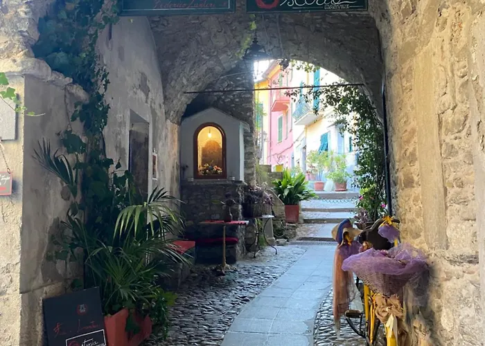 Iconic Italian Townhouse W Rooftop Terrace & Mountain View, Vila Pigna