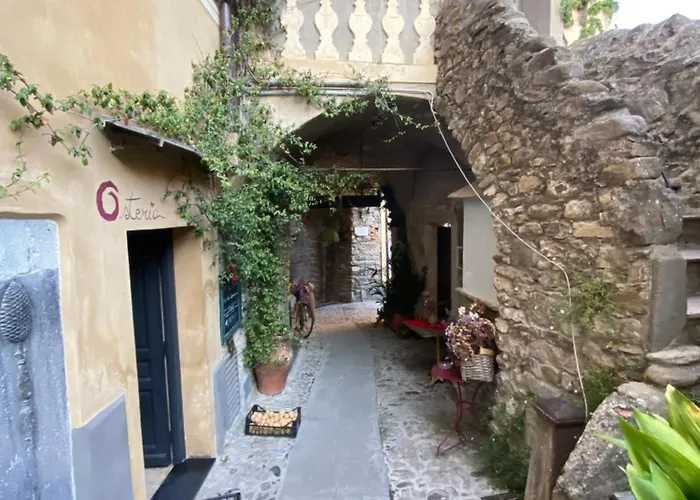 Vila Iconic Italian Townhouse W Rooftop Terrace & Mountain View, Pigna
