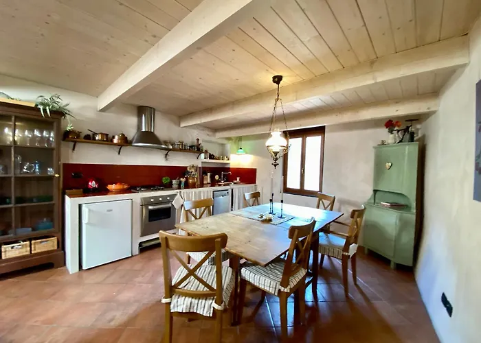 Vila Iconic Italian Townhouse W Rooftop Terrace & Mountain View,