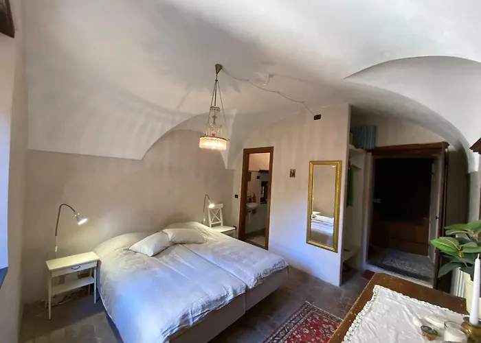 Iconic Italian Townhouse W Rooftop Terrace & Mountain View, Villa