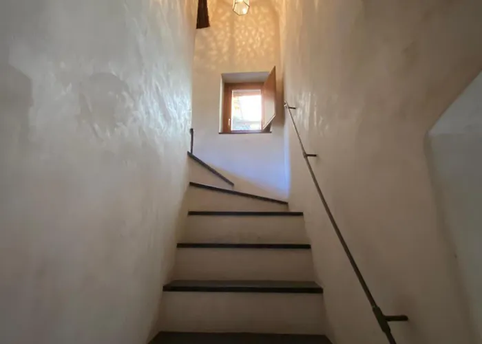 Iconic Italian Townhouse W Rooftop Terrace & Mountain View, Vila