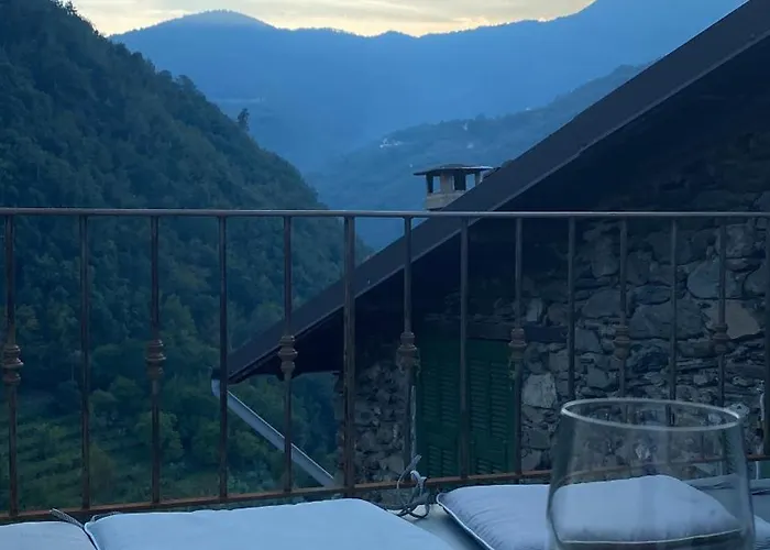 Iconic Italian Townhouse W Rooftop Terrace & Mountain View, Vila *