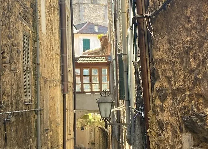 Vila Iconic Italian Townhouse W Rooftop Terrace & Mountain View, *
