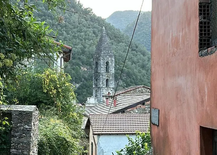 Iconic Italian Townhouse W Rooftop Terrace & Mountain View, Villa Pigna