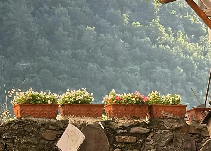 Iconic Italian Townhouse W Rooftop Terrace & Mountain View, *